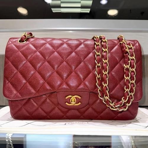 Chanel Classic Jumbo Double Flap in Iridescent Burgundy Quilted Caviar w/GHW 18C: Condition: Pre-owned - Excellent,Brand: CHANEL,Department: Women,Exterior Color: Red,Style: Shoulder Bag,Exterior Material: Leather,Finish: Iridescent,Country of Origin: Italy A stunning and highly