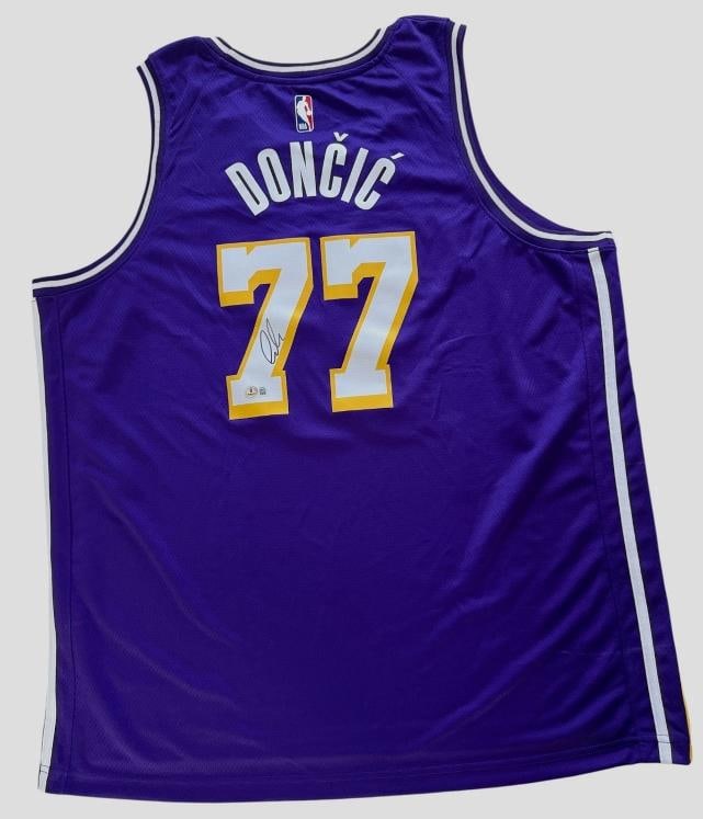 LUKA DONCIC LOS ANGELES LAKERS SIGNED SWINGMAN STATEMENT SZ 52 NWT BECKETT BAS: Sport: Basketball,Player: Luka Doncic,Signed: Yes,Original/Reprint: Original,Autograph Authentication: Beckett Authentication Services (BAS),Product: Jersey,Team: Los Angeles Lakers,Country of