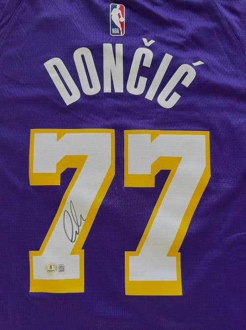 LUKA DONCIC LOS ANGELES LAKERS SIGNED SWINGMAN STATEMENT SZ 52 NWT BECKETT BAS - 2