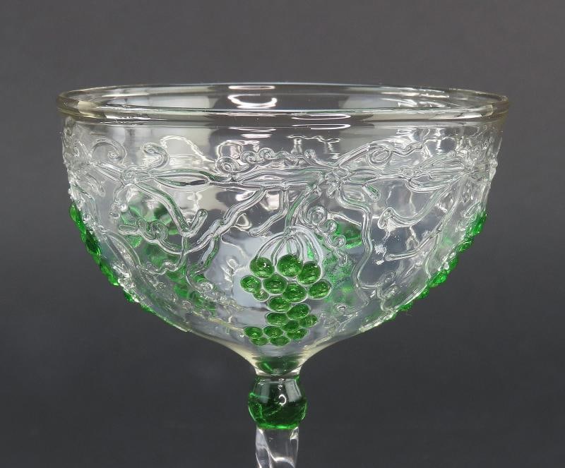 11 Fabulous 2oz Alsace-Style Wine Glasses Green Grape Clusters Textured Design - 5