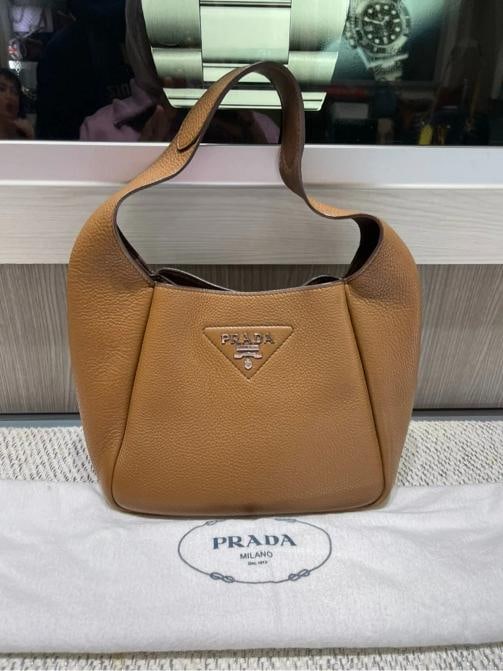 Prada Dynamique Daino Vitello Small Hobo in Camel Brown: Condition: Pre-owned - Good,Brand: Prada,Department: Women,Size: Small,Exterior Color: Camel brown,Model: Vitello Daino,Style: Hobo Bag,Exterior Material: Leather,Country of Origin: Italy This