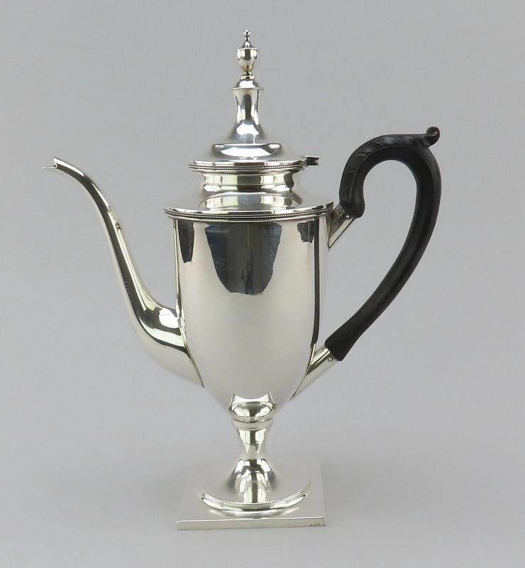 Antique American Sterling Silver Coffee Pot in Classic 18th C Style No Mono - 2