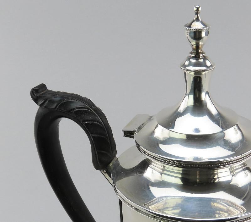 Antique American Sterling Silver Coffee Pot in Classic 18th C Style No Mono - 4