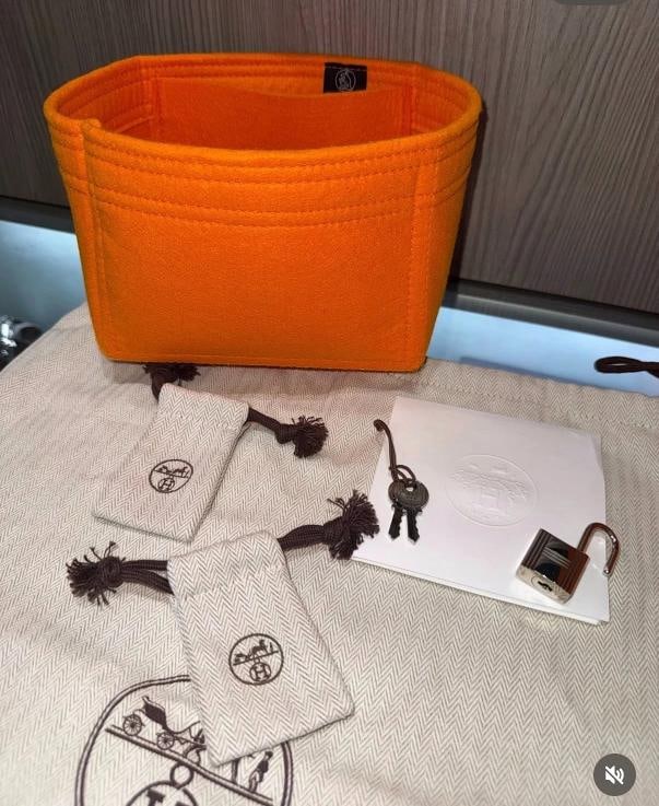 HermÃƒÂ¨s Picotin Lock 18 Handbag Orange Clemence Leather - 16