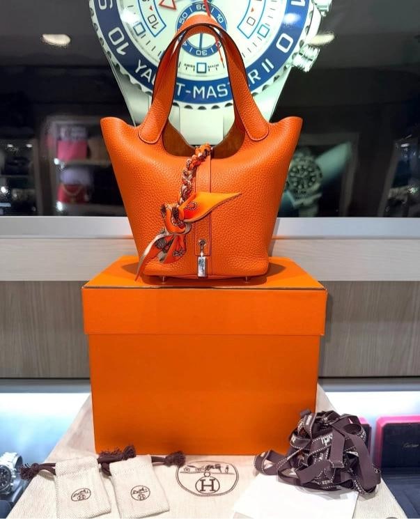 HermÃƒÂ¨s Picotin Lock 18 Handbag Orange Clemence Leather: Condition: Pre-owned - Excellent,Brand: HERMÃƒË†S,Accessories: Lock,Department: Women,Exterior Color: Orange,Model: HermÃƒÂ¨s Picotin,Style: Handbag,Exterior M