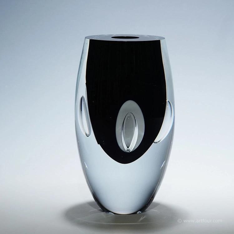 Vintage Vase 'Claritas' by Timo Sarpaneva for Iittala: Condition: Used,Brand: ArtGlass,Type: Vase,Country of Origin: Finland A vintage 'Claritas' vase designed by Timo Sarpaneva for Iittala in the 1980s. Claritas are created from a highly intricate techni
