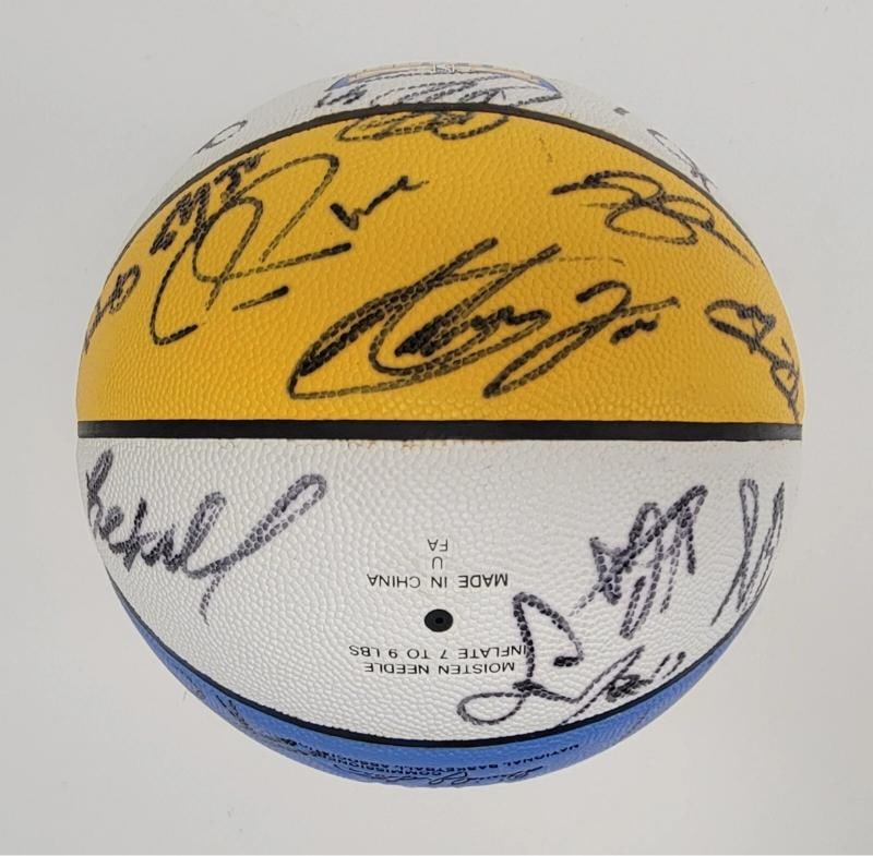 Kobe Bryant Shaq Tim Duncan 2005 All Star Game Team Signed Basketball Beckett - 2