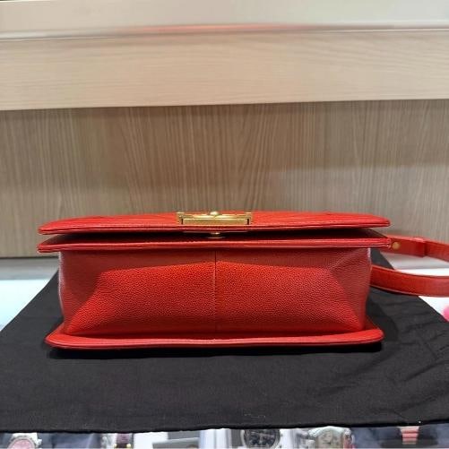 Chanel Old Medium Boy Bag Red Chevron Quilted Leather Antique Gold Hardware 2018 - 7
