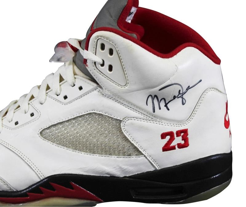 Bulls Michael Jordan Signed Nike Air Jordan V Size 13 Shoes w/ Original Box BAS - 5