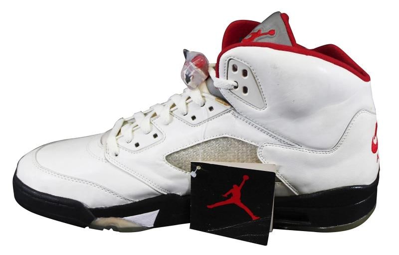 Bulls Michael Jordan Signed Nike Air Jordan V Size 13 Shoes w/ Original Box BAS - 7