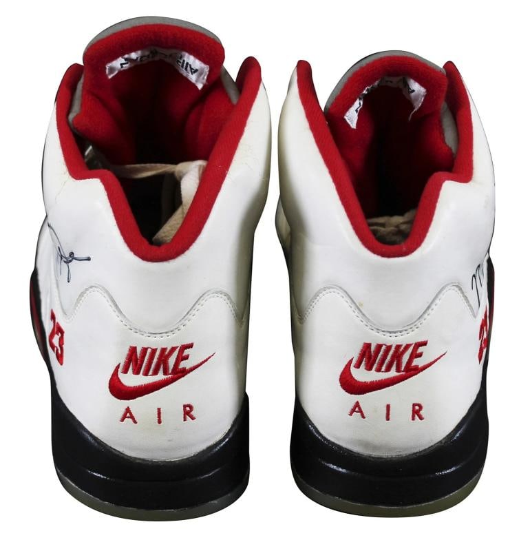 Bulls Michael Jordan Signed Nike Air Jordan V Size 13 Shoes w/ Original Box BAS - 9