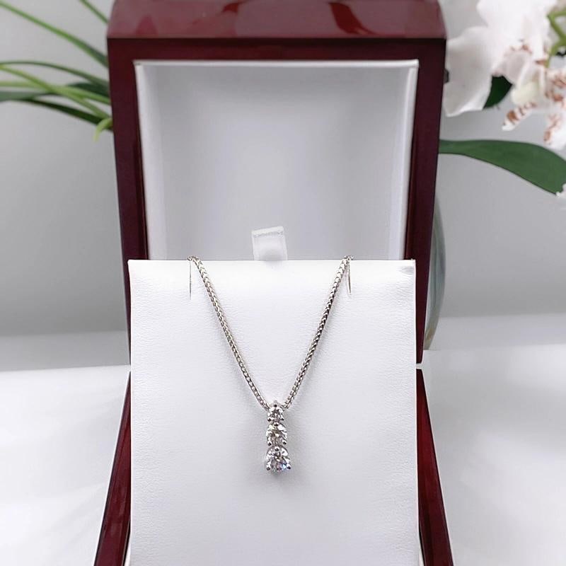 Round Diamon Three Stone Graduating Pendant Necklace 18kt White Gold - 2