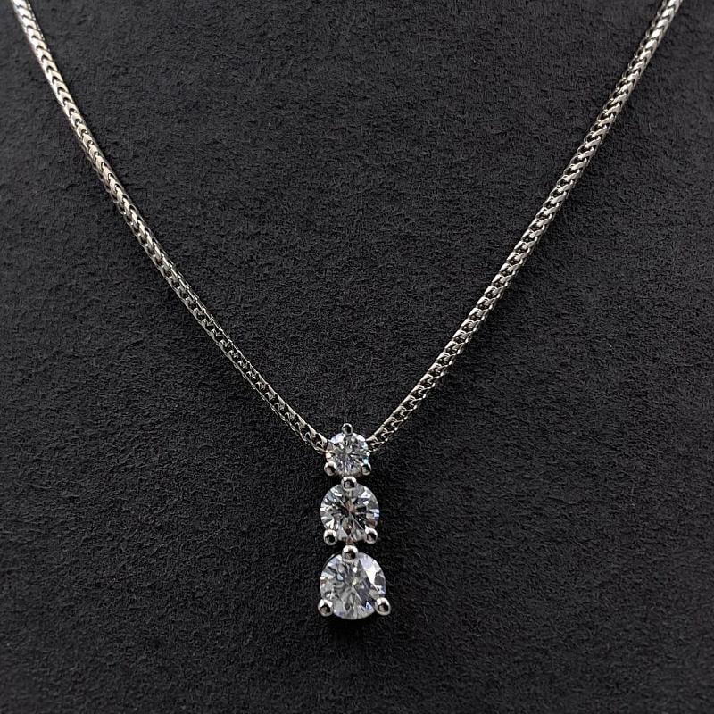Round Diamon Three Stone Graduating Pendant Necklace 18kt White Gold - 3