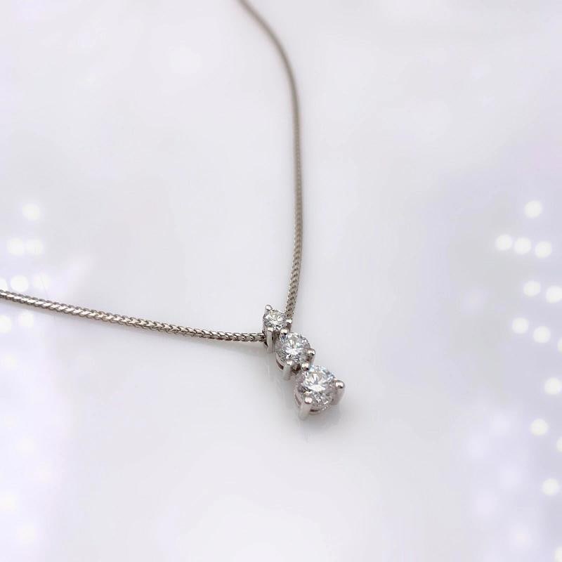 Round Diamon Three Stone Graduating Pendant Necklace 18kt White Gold - 6