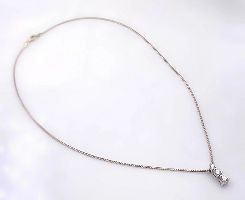 Round Diamon Three Stone Graduating Pendant Necklace 18kt White Gold - 7