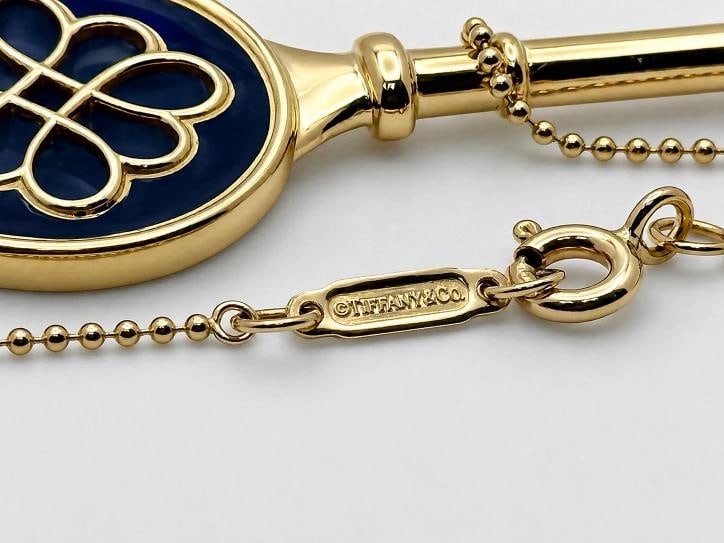 Tiffany & Co 18K Yellow Gold Black Enamel Knot Key Pendant - 4