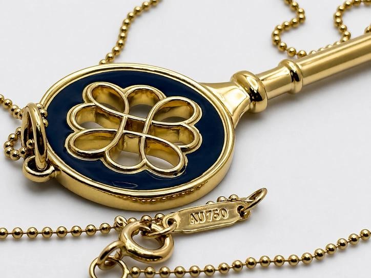 Tiffany & Co 18K Yellow Gold Black Enamel Knot Key Pendant - 6