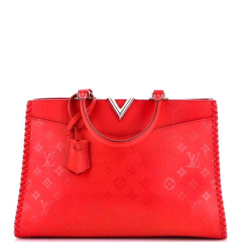 Louis Vuitton Very Zipped Tote Monogram Leather: Accessories: Lock, Clochette, Keys, With Strap Measurements: Handle Drop 4.5", Height 9", Width 13.5", Depth 6", Strap Drop 17.5".
