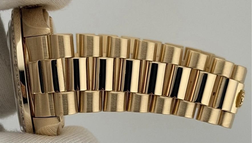 Rolex Day Date President 18038 36mm Mother of Pearl Diamond Dial Bezel 18k Gold - 3