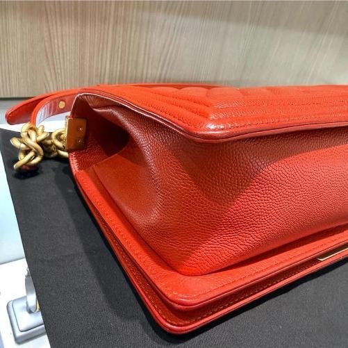 Chanel Old Medium Boy Bag Red Chevron Quilted Leather Antique Gold Hardware 2018 - 11