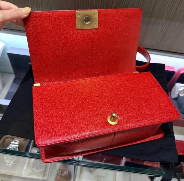 Chanel Old Medium Boy Bag Red Chevron Quilted Leather Antique Gold Hardware 2018 - 13