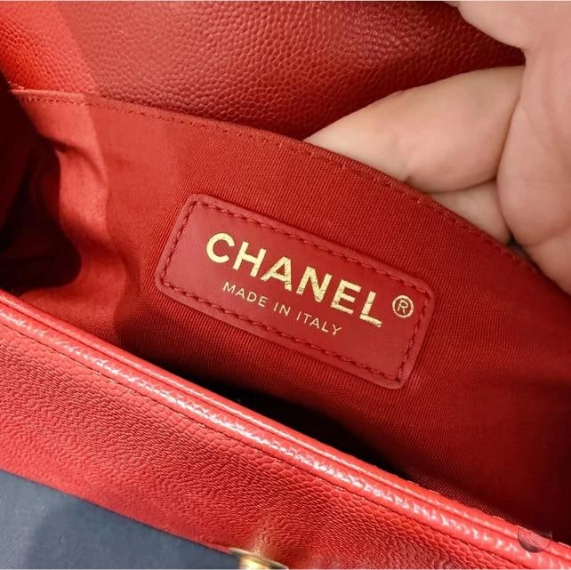 Chanel Old Medium Boy Bag Red Chevron Quilted Leather Antique Gold Hardware 2018 - 15