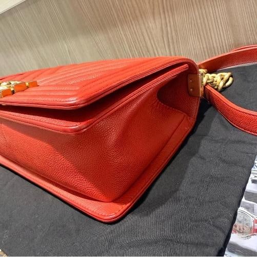 Chanel Old Medium Boy Bag Red Chevron Quilted Leather Antique Gold Hardware 2018 - 9