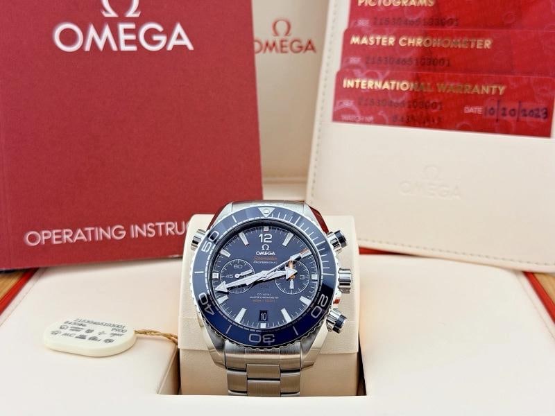 Omega Seamaster Planet Ocean Chrono 600M 215.30.46.51.03.001 Steel Box Paper: Style Number: 215.30.46.51.03.001 Year: 2023 Model: OMEGA Seamaster Planet Ocean Chronograph 600M Case Material: Stainless Steel Band: Stainless Steel Bezel: Blue Ceramic Dial: Blue Crystal: Sapphire