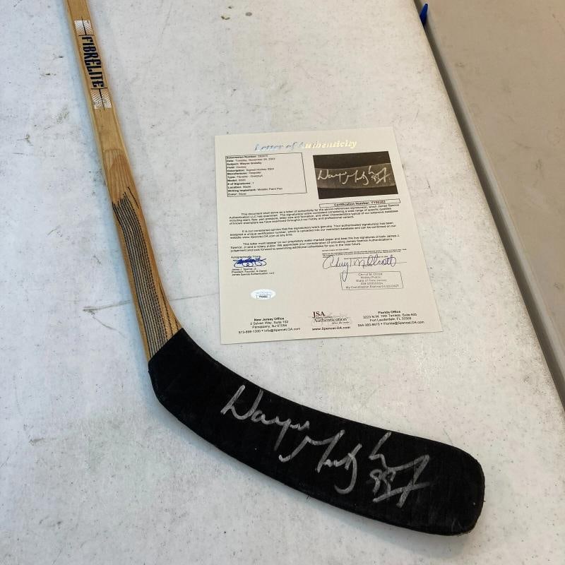 Wayne Gretzky Signed Game Issued Hespeler Hockey Stick With JSA COA: Wayne Gretzky Signed Game Issued Hespeler Hockey Stick With JSA COA