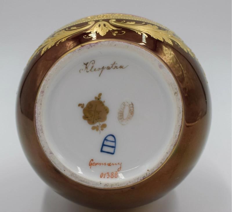 Vienna Hand Painted Artist Signed Vase - Kleopatra - 7