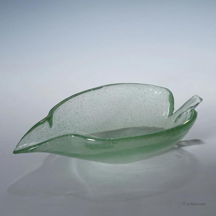 A Rare Art Glass bowl by Tyra Lundgren for Venini, Murano 1937: Condition: Used,Brand: ArtGlass,Material: Glass,Type: Art Glass,Handmade: Yes,Vintage: Yes,Country of Origin: Italy A rare art glass bowl made of light green glass decorated with small air bubbles. De