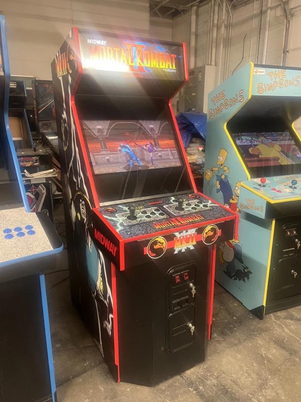 MORTAL KOMBAT II ARCADE MACHINE by MIDWAY 1993 (Excellent Condition) - 2