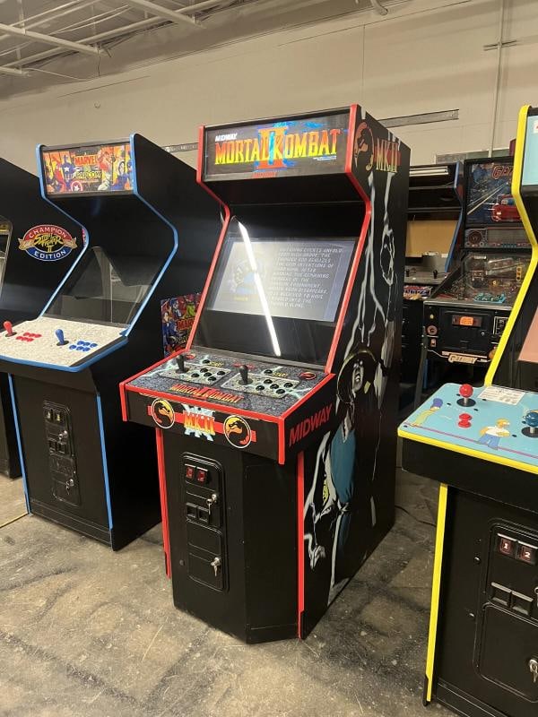 MORTAL KOMBAT II ARCADE MACHINE by MIDWAY 1993 (Excellent Condition) - 3