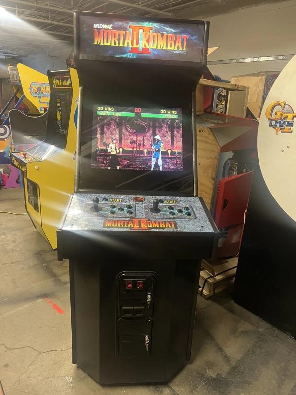 MORTAL KOMBAT II ARCADE MACHINE by MIDWAY 1993 (Excellent Condition) - 5