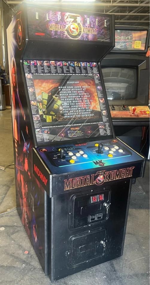 MORTAL KOMBAT 3 ARCADE MACHINE by MIDWAY 1995 (Excellent Condition) (1 of 9)