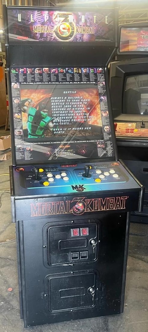 MORTAL KOMBAT 3 ARCADE MACHINE by MIDWAY 1995 (Excellent Condition) - 2