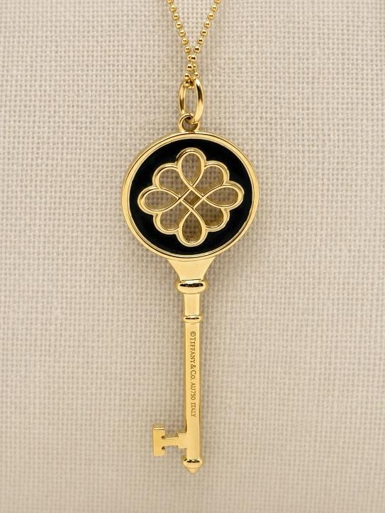 Tiffany & Co 18K Yellow Gold Black Enamel Knot Key Pendant - 5