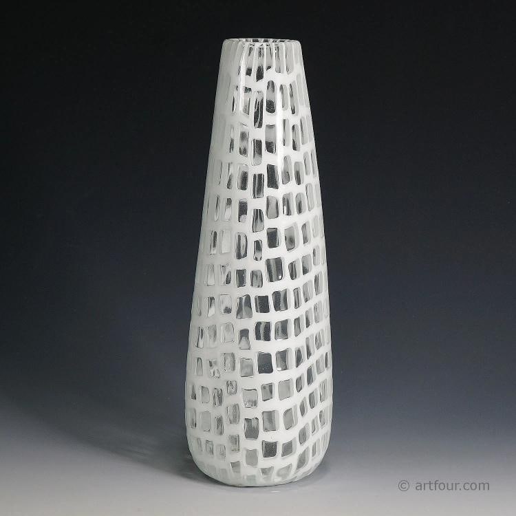 Tobia Scarpa Vase 'occhi' for Venini ca. 1970: A white 'occhi' murrine vase designed by Tobia Scarpa in 1960, manufactured by Venini, Venice ca. 1970. Etched signature 'venini italia' on the base. width: 3.94 inches height: 12.80 inches depth: