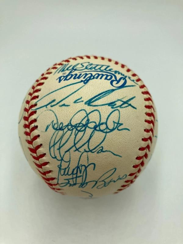 1999 NY Yankees World Series Champs Team Signed Baseball Derek Jeter JSA COA: 29 signatures with: Derek Jeter, Joe Torre, Mariano Rivera, Roger Clemens, Andy Pettitte, Scott Brosius, Orlando Hernandez, Darryl Strawberry, David Cone, Bernie Williams, Chuck Knoblauch, Tino Martin