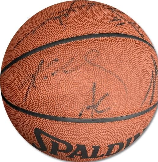 Lakers 1999-00 Team Autographed Basketball Kobe Bryant Horry Fox Green JSA LOA: Signatures Include: Kobe Bryant, Derek Fisher, Robert Horry.. Player: Kobe Bryant,Derek Fisher,Original/Reprint: Original,Autograph Authentication: James Spence (JSA),Signed: yes,Country of Origin: