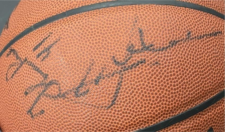 Lakers 1999-00 Team Autographed Basketball Kobe Bryant Horry Fox Green JSA LOA - 5