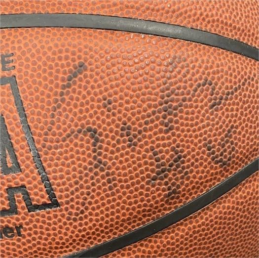Lakers 1999-00 Team Autographed Basketball Kobe Bryant Horry Fox Green JSA LOA - 6