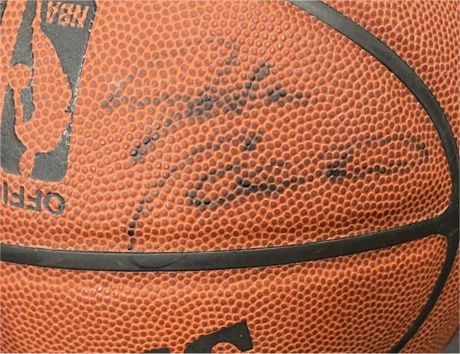 Lakers 1999-00 Team Autographed Basketball Kobe Bryant Horry Fox Green JSA LOA - 7