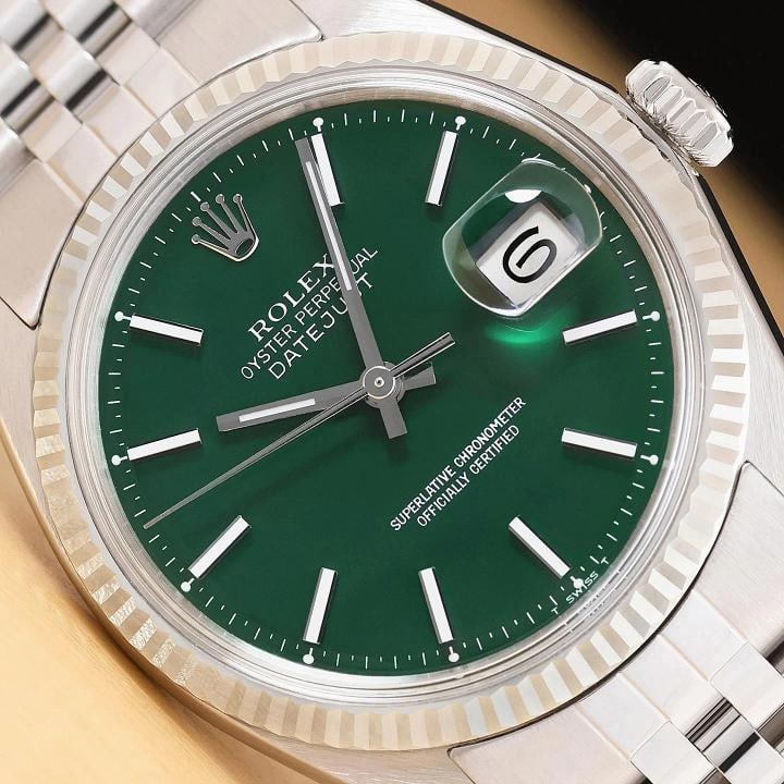 ROLEX MENS DATEJUST 1601 18K GOLD STAINLESS STEEL GREEN DIAL JUBILEE WATCH: This is an authentic Rolex Datejust 1601 watch with Rolex 18K white gold fluted bezel, Rolex stick dial Ref., and custom stainless steel jubilee bracelet. Descriptions: Brand: Rolex Model: Datejust