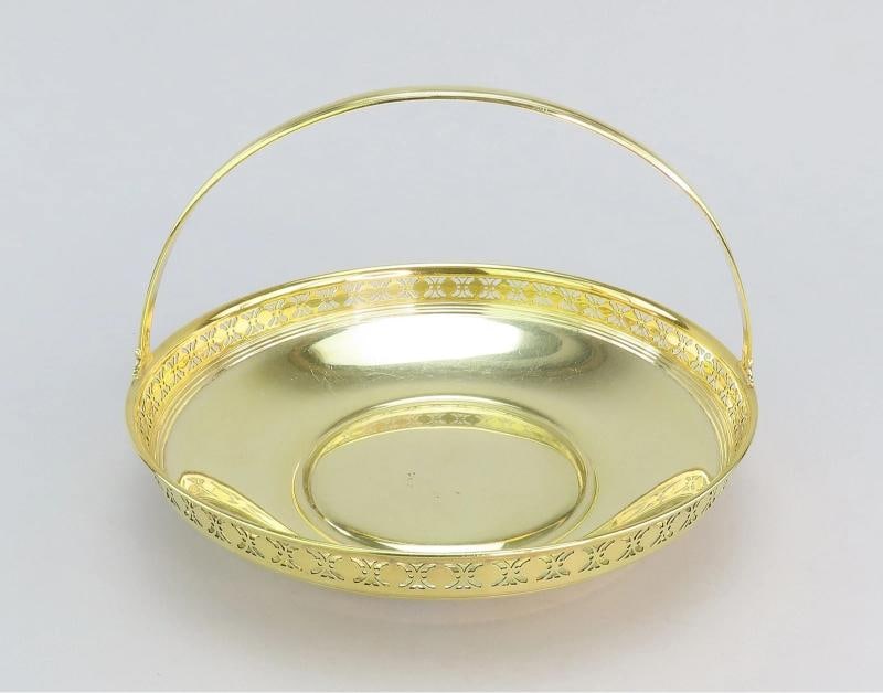 Superb Tiffany Co Gilt Sterling Silver Gold Vermeil Pierced Rim Basket Bowl: Presented is a lovely antique Tiffany & Co gilt sterling silver basket or bowl, dating to 1907-1947. The piece consists of a wide, shallow bowl with a decoratively pierced rim and an upright basket