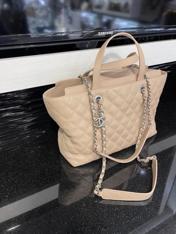Chanel Tote Quilted Calfskin Medium Beige Tan SHW (2017-2018) - 2