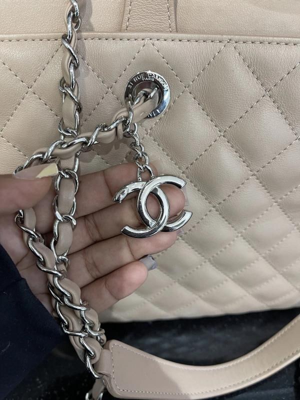 Chanel Tote Quilted Calfskin Medium Beige Tan SHW (2017-2018) - 4