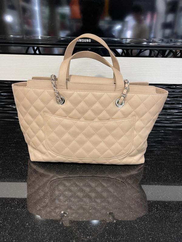 Chanel Tote Quilted Calfskin Medium Beige Tan SHW (2017-2018) - 5