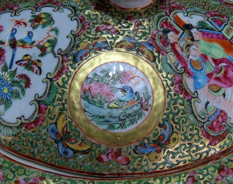 C1860s Chinese Export Porcelain Famille Rose Medallion Gilded Covered Dish - 6