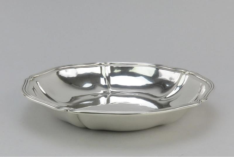C 1940s Handsome Sterling Silver Stone Dish Threaded Edge No Mono: Presented is a beautiful sterling silver bowl from Arthur Stone Associates. This piece has a stylish 5 sided scalloped shape with a handsome threaded edge. The underside of the dish is marked